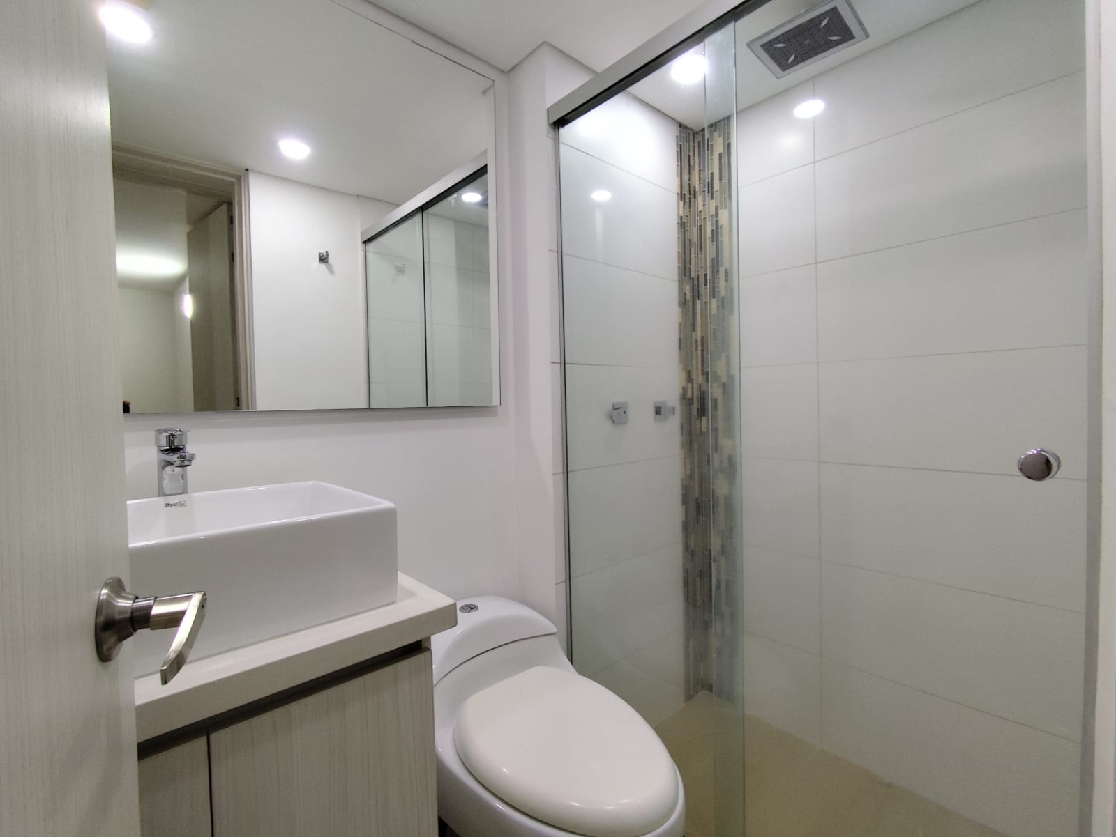 https://mmiprhedhizonliwnpui.supabase.co/storage/v1/object/public/gallery/1b6d3f43-10e6-4757-b8bf-f633b819e369.png