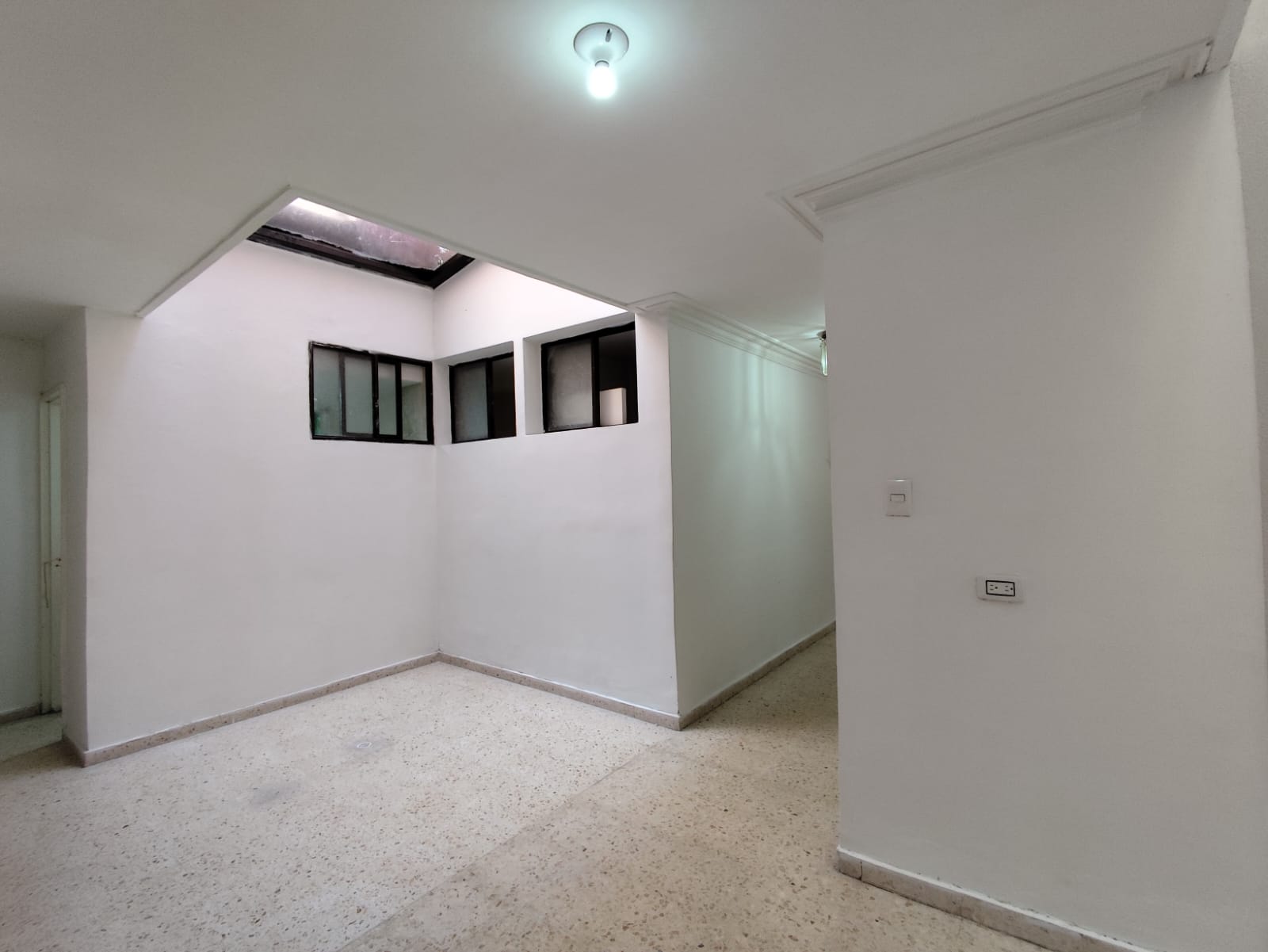 https://mmiprhedhizonliwnpui.supabase.co/storage/v1/object/public/gallery/c3b15706-d136-4220-8242-89b85d0fe843.png
